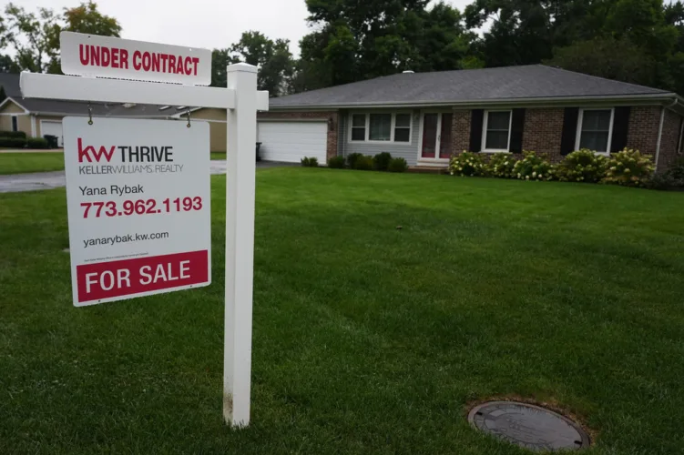 Average long-term US mortgage rate holds at 7.4%, remaining at highest level in nearly 3 years